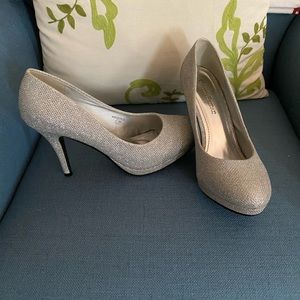 Michaelango by David’s Bridal size 8 heels
